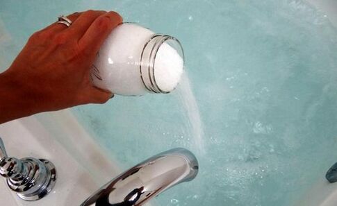 Bain de bicarbonate de soude pour l'agrandissement du pénis