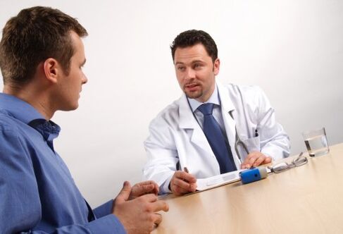 Rendez-vous chez le médecin avant l'agrandissement du pénis avec de la limonade