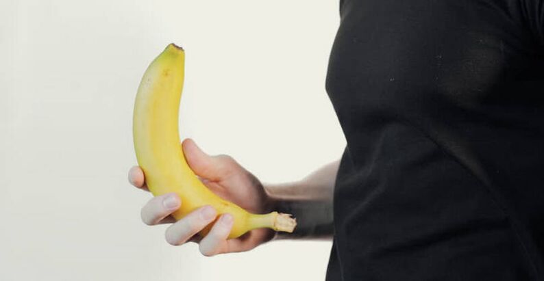 Massage pour l'agrandissement du pénis en utilisant l'exemple d'une banane